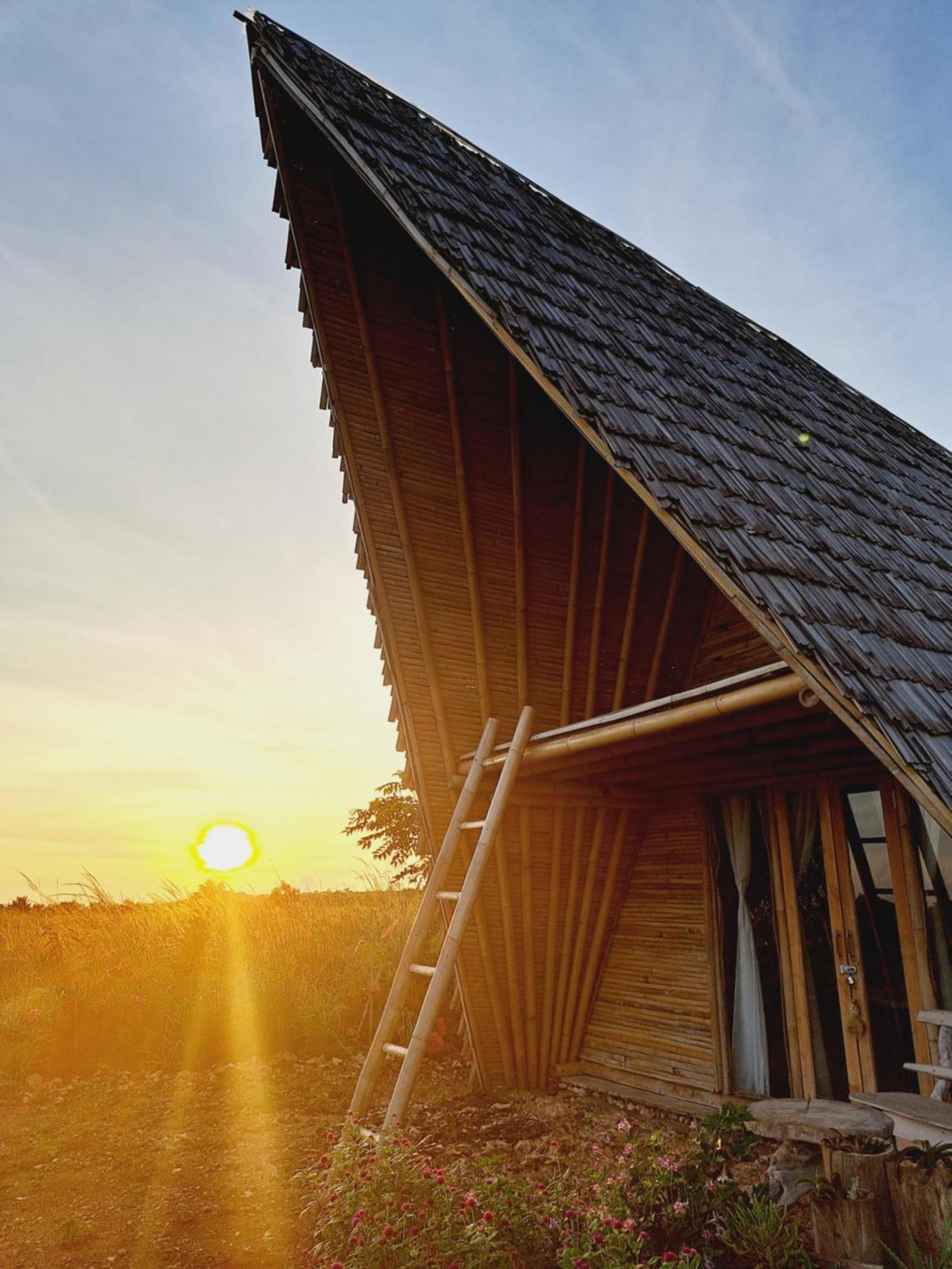 Hars Garden Sumba Hotel Waingapu Exterior photo